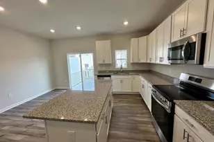 5556 Marksburg Pl, White Plains, MD 20695 - Photo 3