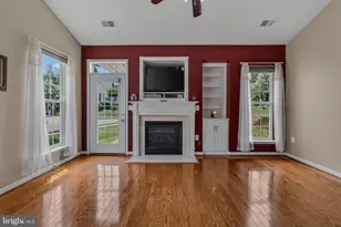 131 Hawthorne Greene Cir, La Plata, MD 20646 - Photo 7