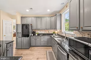 10352 Whittier Ct, White Plains, MD 20695 - Photo 3