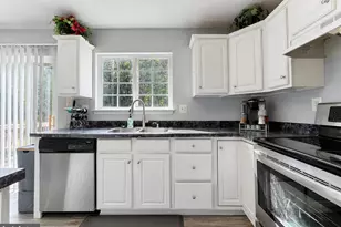 11435 Westmont Ct, Waldorf, MD 20602 - Photo 9