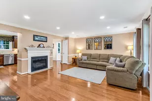 207 Persimmon Ct, La Plata, MD 20646 - Photo 3
