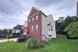 2039 Downshire Ct, Waldorf, MD 20603 - Photo 3