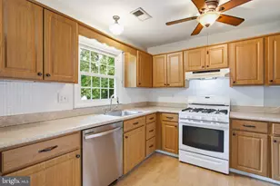 909 Fowler Ct, Waldorf, MD 20602 - Photo 11