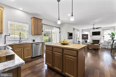 6409 Candlewicke Court, Sykesville, MD 21784 - Photo 9