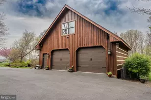 1720 Charles Ray Acres Dr, Sykesville, MD 21784 - Photo 3