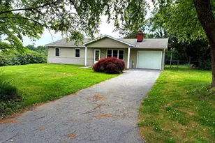 810 Wisteria Dr, Westminster, MD 21157 - Photo 1
