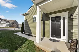 2896 Town View Cir, New Windsor, MD 21776 - Photo 3
