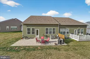 2896 Town View Cir, New Windsor, MD 21776 - Photo 9
