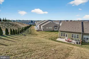2896 Town View Cir, New Windsor, MD 21776 - Photo 9