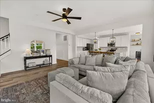 2728 Town View Cir, New Windsor, MD 21776 - Photo 15