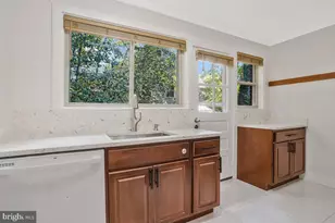 997 N Sycamore Street N, Falls Church, VA 22046 - Photo 25