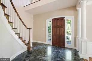 126 Gresham Pl, Falls Church, VA 22046 - Photo 5