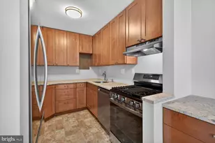 200 N Maple Ave, Falls Church, VA 22046 - Photo 9