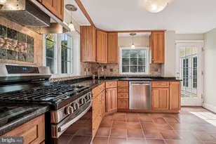 1110 Jackson Ct, Falls Church, VA 22046 - Photo 7