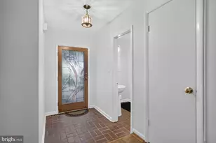 201 Garden Ct, Falls Church, VA 22046 - Photo 9