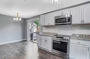 330 Brock Square, Fredericksburg, VA 22401 - Photo 5