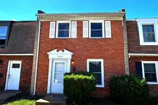 220 Ivanhoe Ct, Fredericksburg, VA 22401 - Photo 1