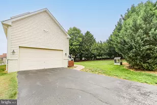 1002 W Kensington Cir, Fredericksburg, VA 22401 - Photo 55