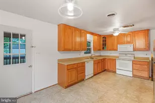 408 Deerwood Dr, Fredericksburg, VA 22401 - Photo 11