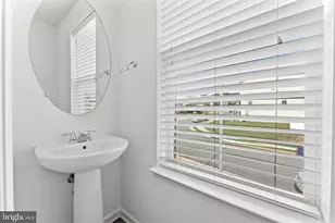 1418 Hudgins Farm Cir, Fredericksburg, VA 22408 - Photo 17