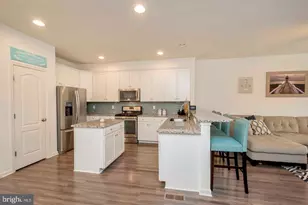 1418 Hudgins Farm Cir, Fredericksburg, VA 22408 - Photo 5