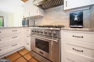 1102 Prince Edward St, Fredericksburg, VA 22401 - Photo 11