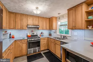205 Stonewall Dr, Fredericksburg, VA 22401 - Photo 11