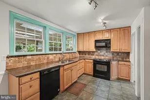 1319 Augustine Ave, Fredericksburg, VA 22401 - Photo 3
