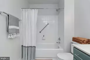 3916 Oak St, Fairfax, VA 22030 - Photo 37