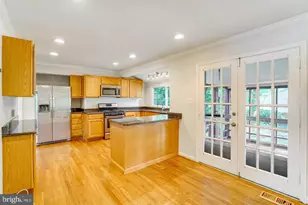 9821 Hampton Ln, Fairfax, VA 22030 - Photo 11