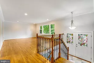 9821 Hampton Ln, Fairfax, VA 22030 - Photo 5
