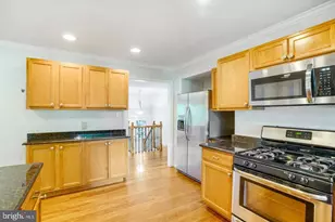 9821 Hampton Ln, Fairfax, VA 22030 - Photo 17