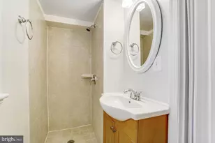 9821 Hampton Ln, Fairfax, VA 22030 - Photo 19