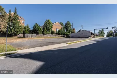 4328 Chain Bridge Road, Fairfax, VA 22030 - Photo 9