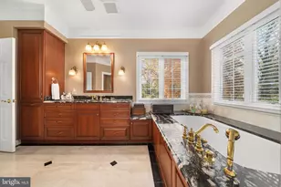 10121 Ratcliffe Manor Dr, Fairfax, VA 22030 - Photo 55