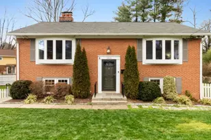 10600 Springmann Dr, Fairfax, VA 22030 - Photo 3