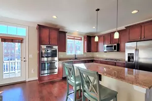 10607 School St, Fairfax, VA 22030 - Photo 3