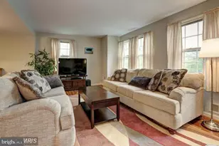 3898 University Dr, Fairfax, VA 22030 - Photo 5