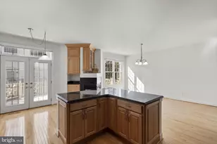 10505 Captain John Smith Ct, Fairfax, VA 22030 - Photo 11