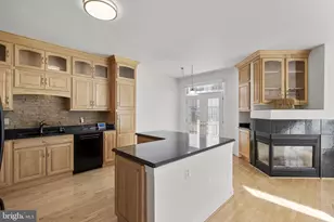 10505 Captain John Smith Ct, Fairfax, VA 22030 - Photo 9