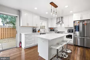 3865 Wilcoxson Dr, Fairfax, VA 22031 - Photo 3