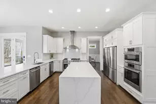 10602 Oak Pl, Fairfax, VA 22030 - Photo 19