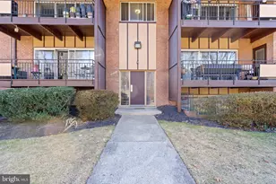 10171 Fair Woods Dr, Fairfax, VA 22030 - Photo 1