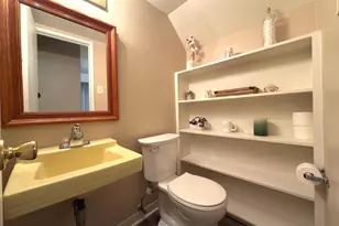 10135 Fair Woods Dr, Fairfax, VA 22030 - Photo 29