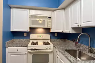 10135 Fair Woods Dr, Fairfax, VA 22030 - Photo 19