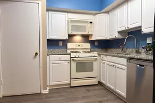 10135 Fair Woods Dr, Fairfax, VA 22030 - Photo 17