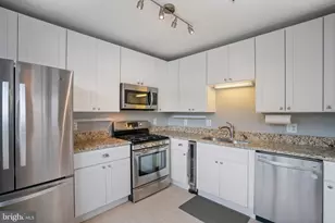 4105 Oxford Ln, Fairfax, VA 22030 - Photo 5