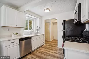 4132 Leonard Dr, Fairfax, VA 22030 - Photo 3