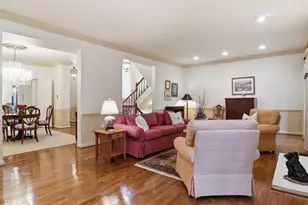 10204 Aspen Willow Dr, Fairfax, VA 22032 - Photo 5