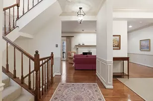 10204 Aspen Willow Dr, Fairfax, VA 22032 - Photo 3